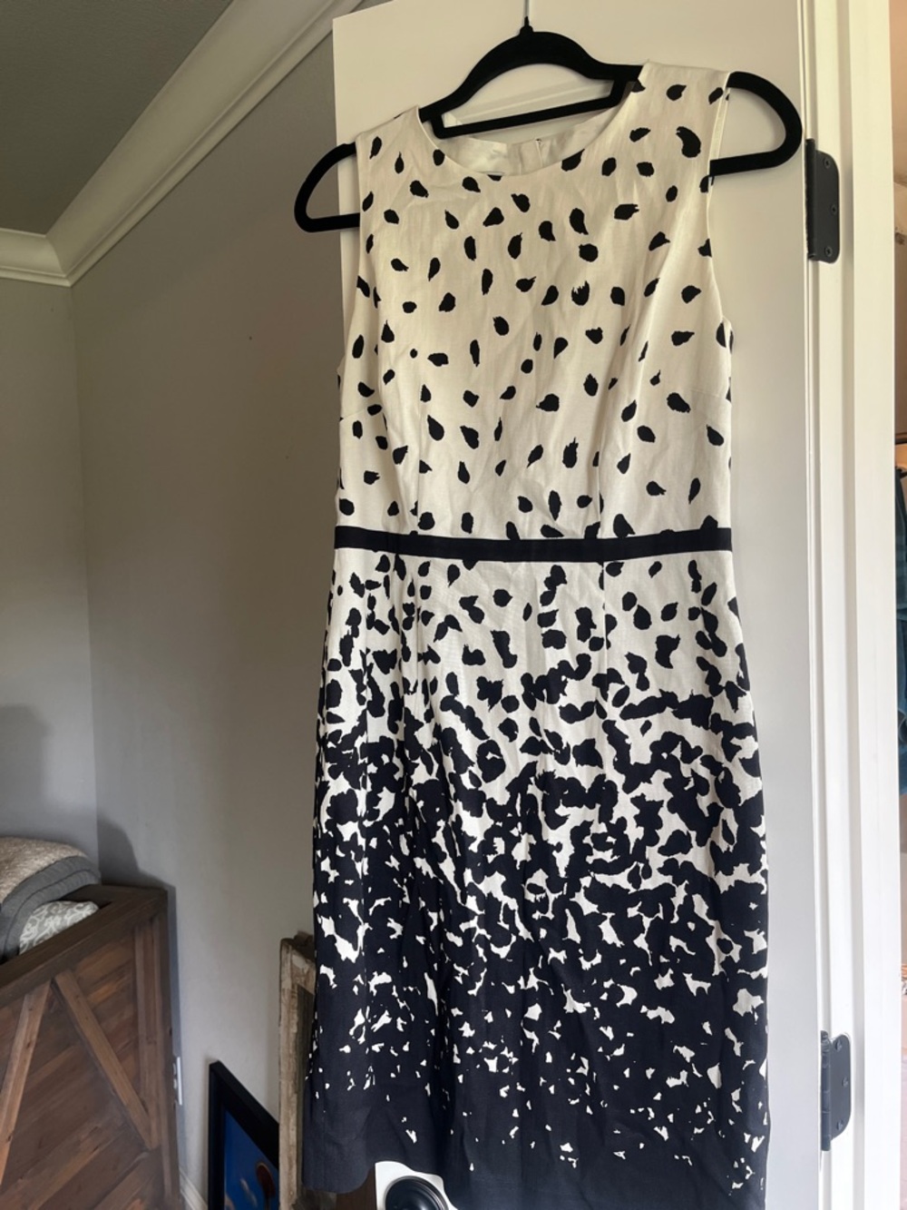 Sleeveless Black and White Printed Midi Dress